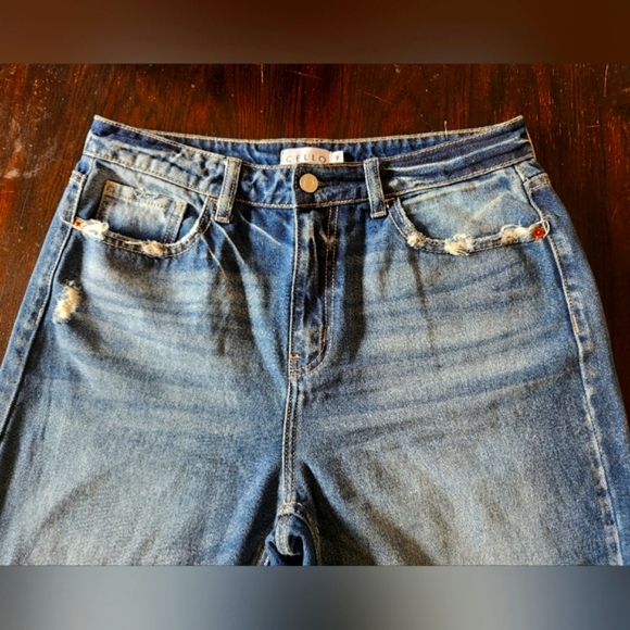 Cello Brand Colorblock Styled Distressed Denim/ Crop Jeans Women's Size 9 - Picture 4 of 11